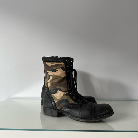 Steve Madden Camo Boot - Picture 2 of 8
